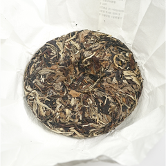 Floral Yunnan White Tea Cake 200g (Moonlight Beauty) 2025