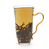 Clear and translucent tea soup of China Red Black Tea with rich floral and honey notes.