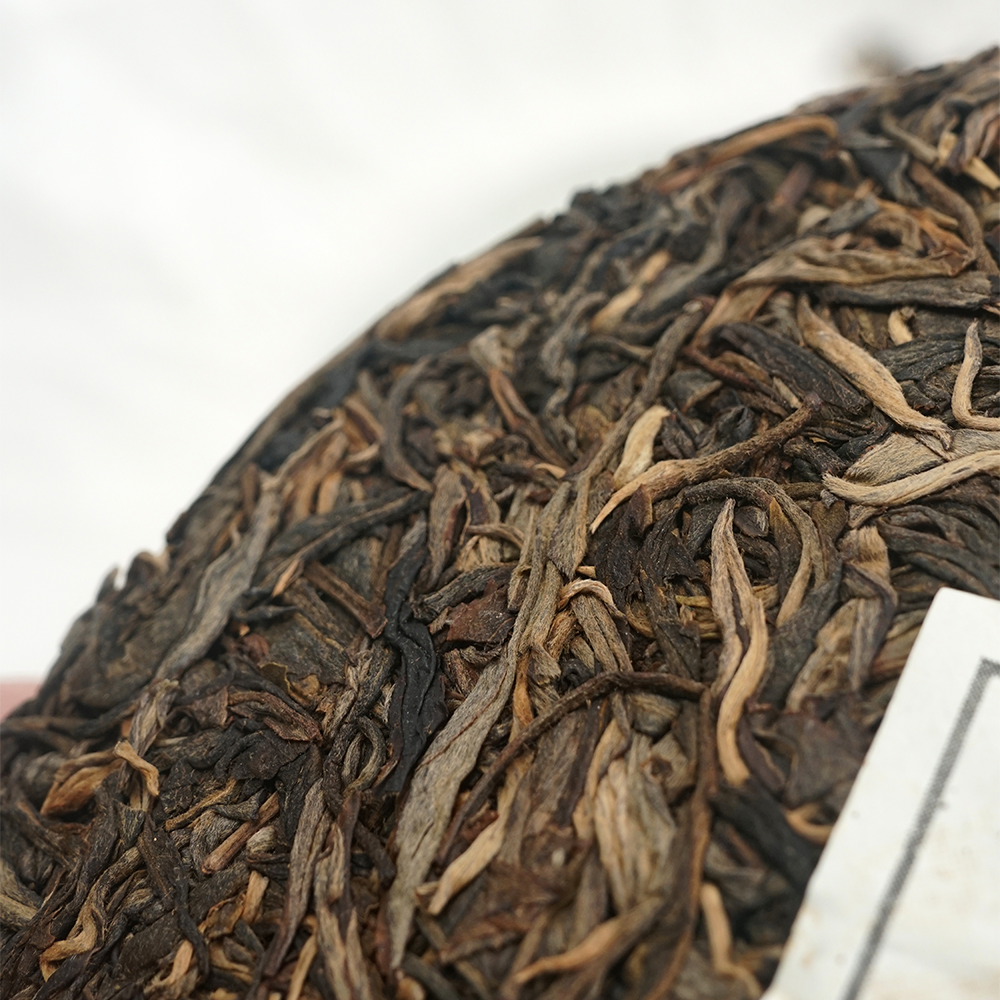 Robust 2020 raw Pu’er tea cake 357g (Mang Fei), traditional compressed tea