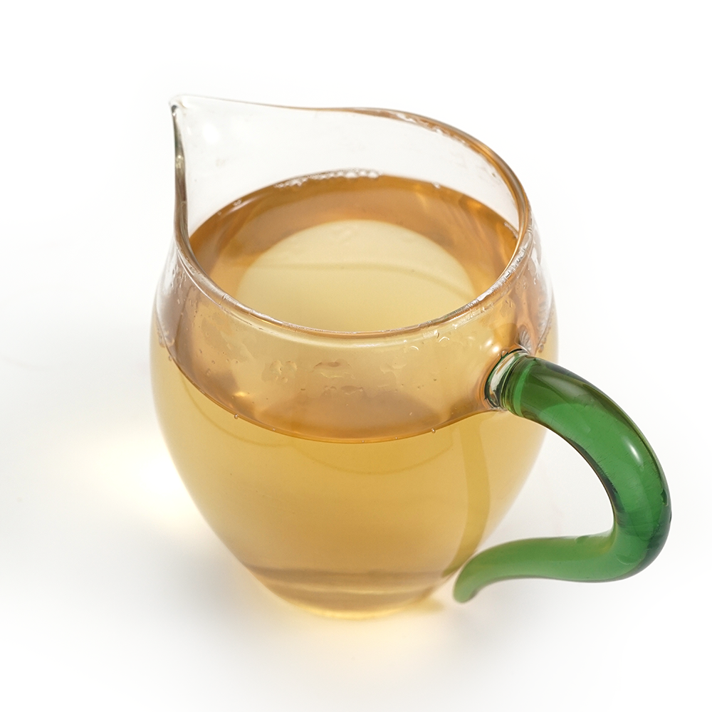 2023 Shi Dong Si raw Pu’er tea cake 200g brew, bright golden-green liquor