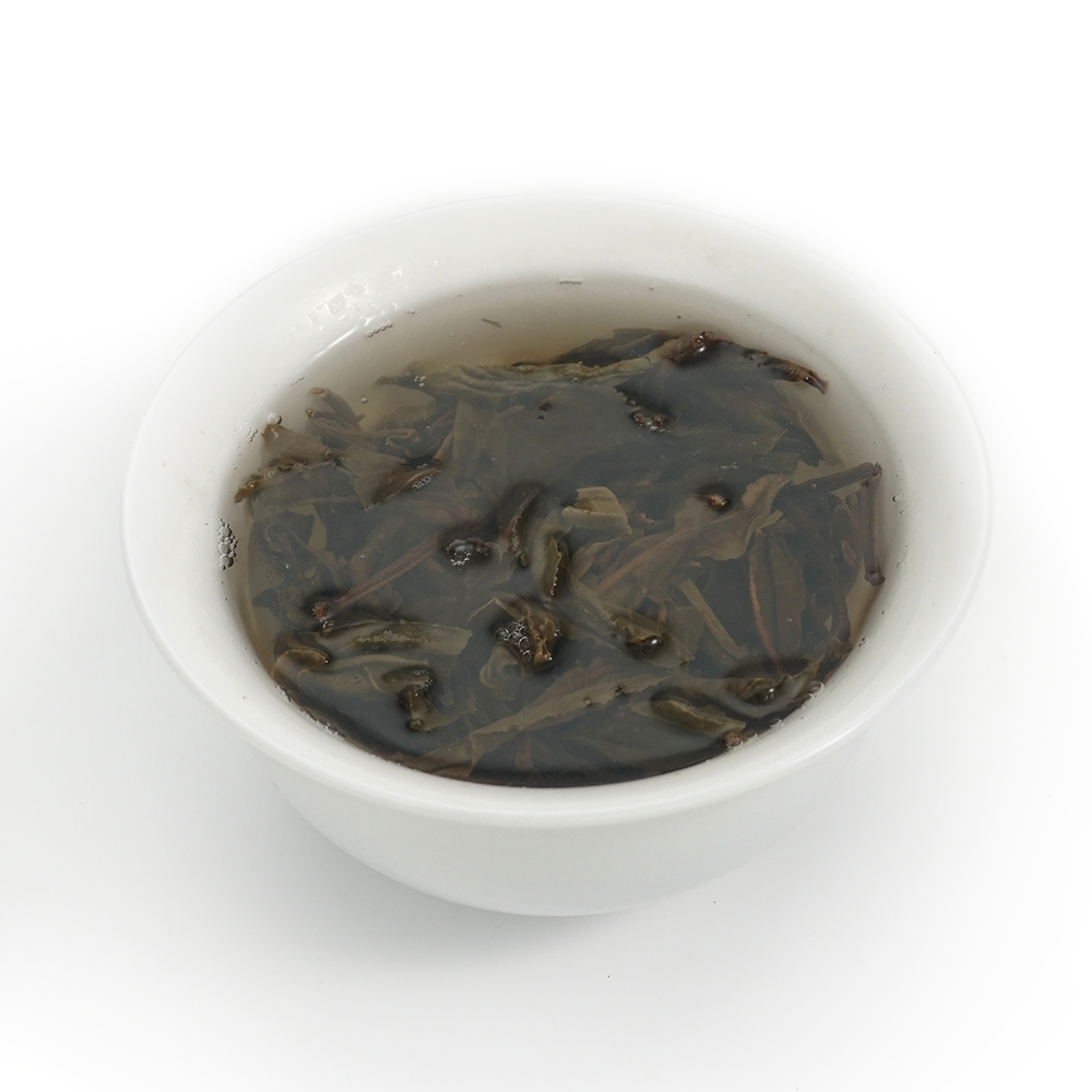 2023 Elegant Floral Raw Pu’er Tea Cake (Xiao Huang Tian) - 200g reveals soft, elastic leaves with clear bud presence after brewing
