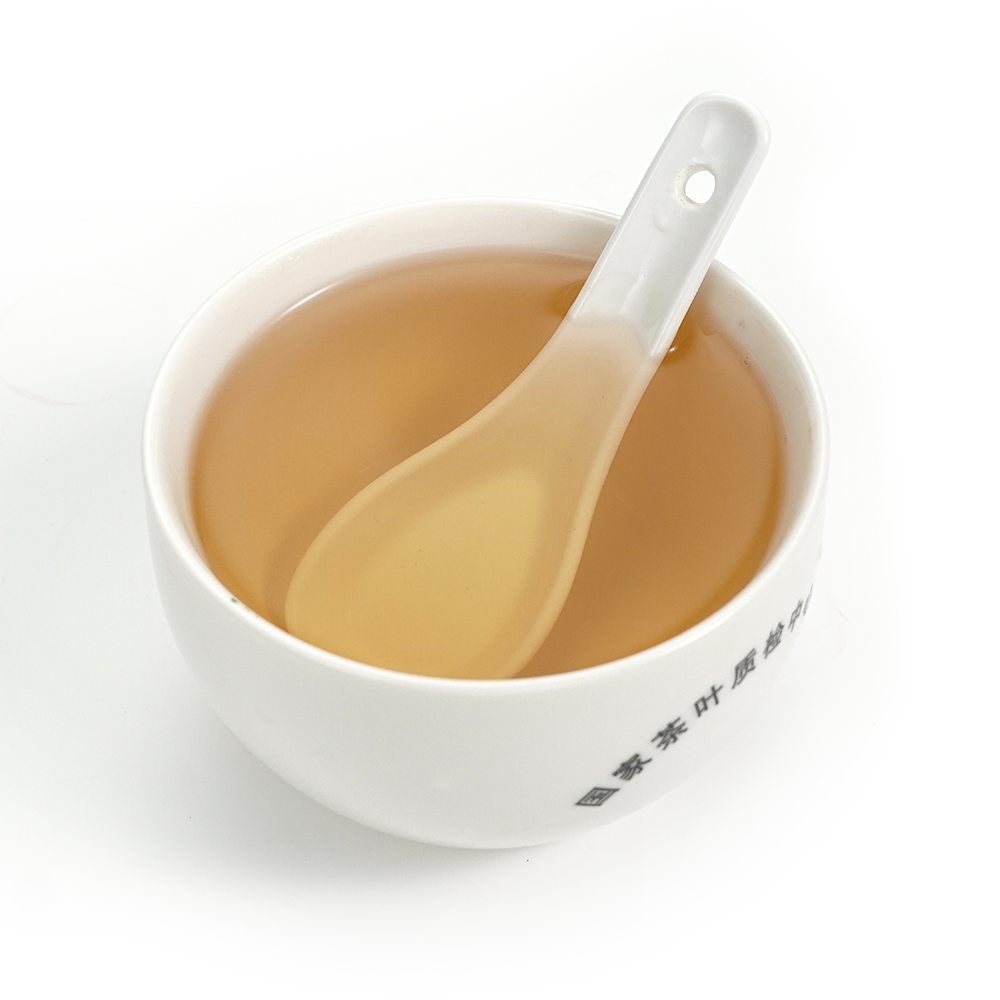 2023 Elegant Floral Raw Pu’er Tea Cake (Xiao Huang Tian) - 200g delivers a soft floral sweetness layered with light honey notes