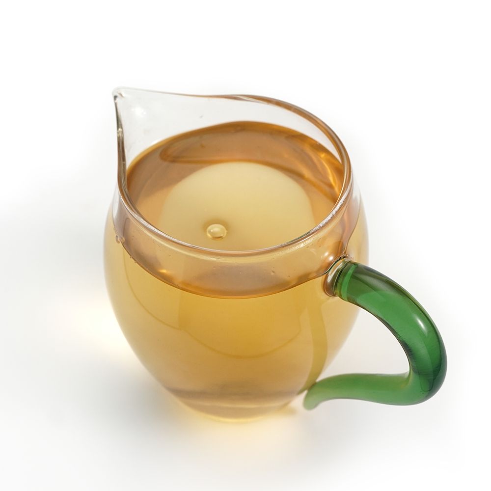 Fresh 2024 Sheng Pu’er brew from Ma’anshan, light body floral green tea soup