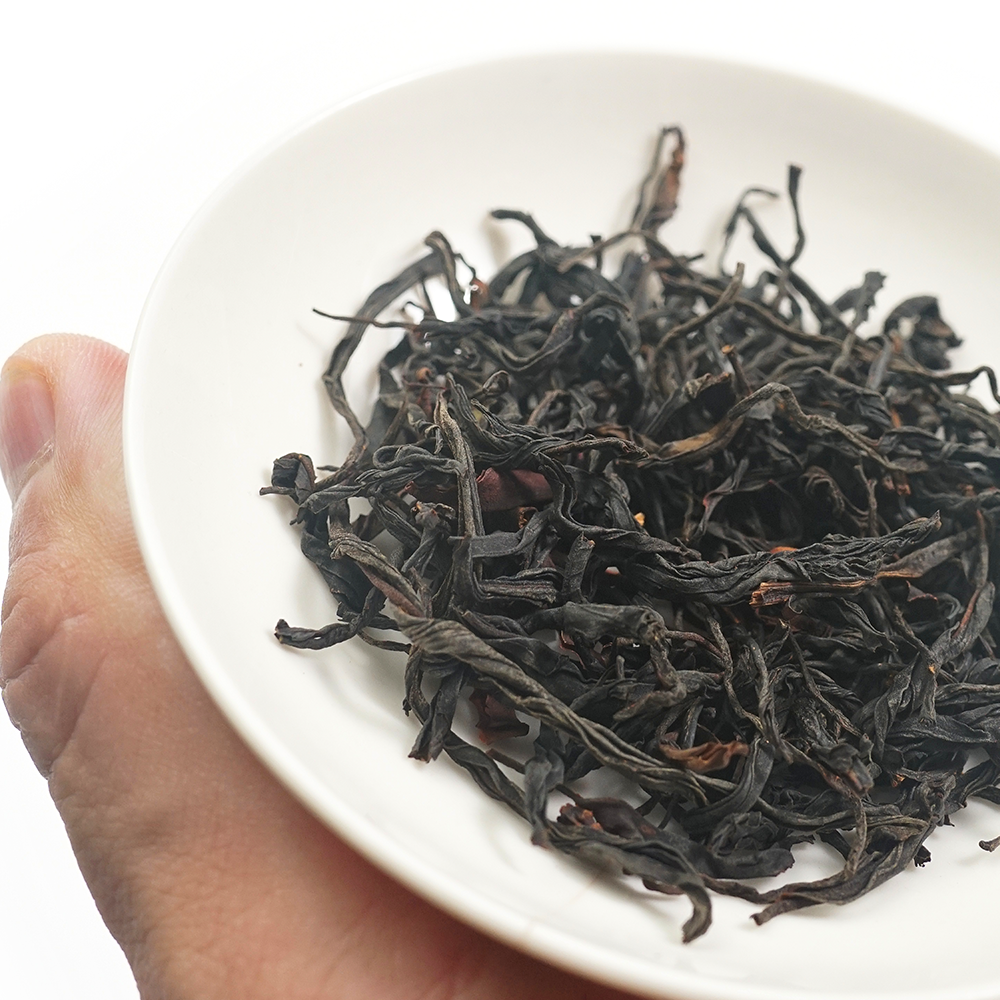 Premium black tea loose leaf Dianhong with golden buds