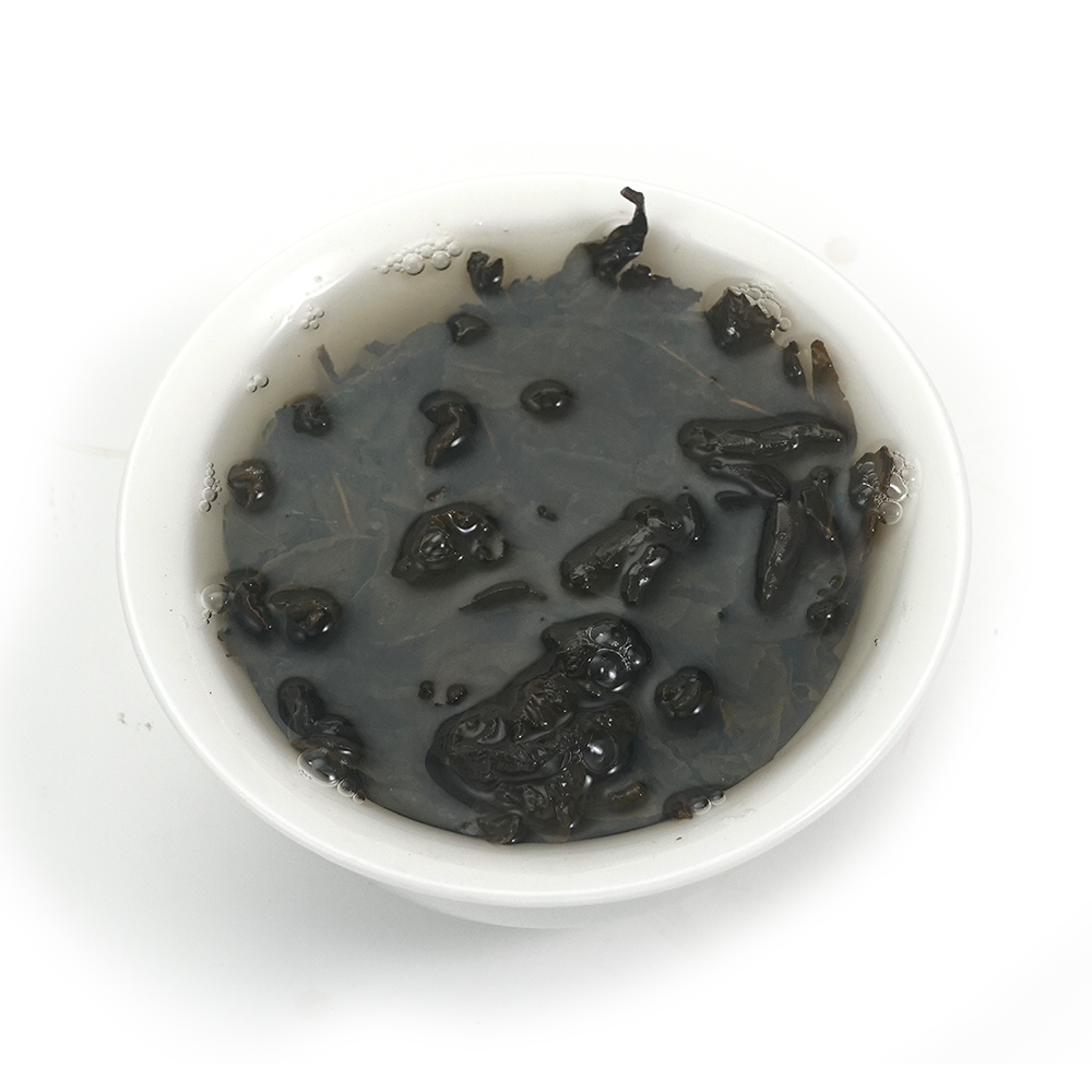 High quality wet leaves showing traditional roasting edges