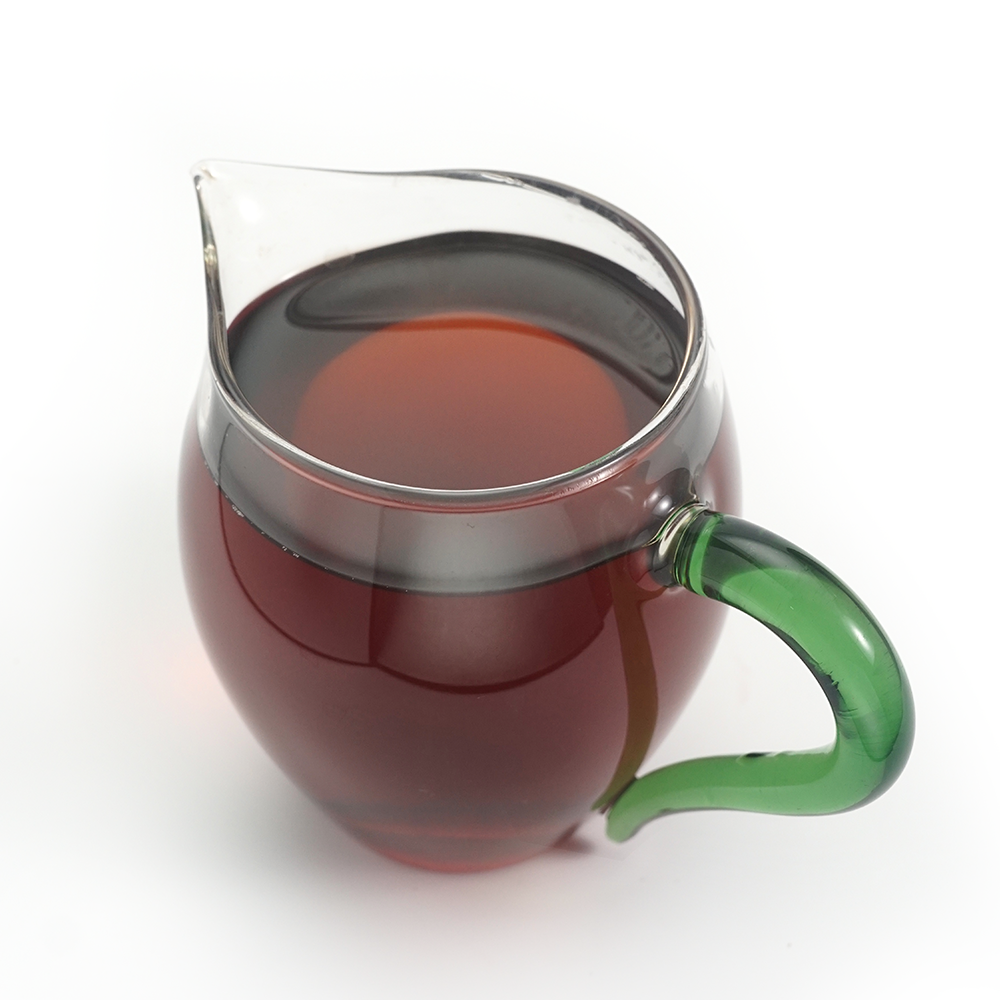 Aged ripe Pu’er tea liquor 357g cake tea, deep earthy sweetness
