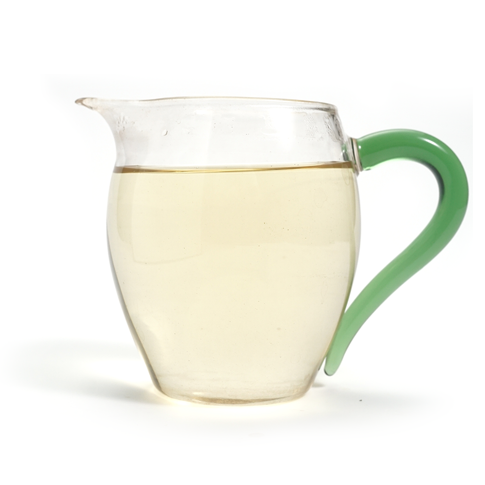 Premium 2025 Shou Mei tea soup in a glass cup, displaying a clear and vibrant liquid texture.
