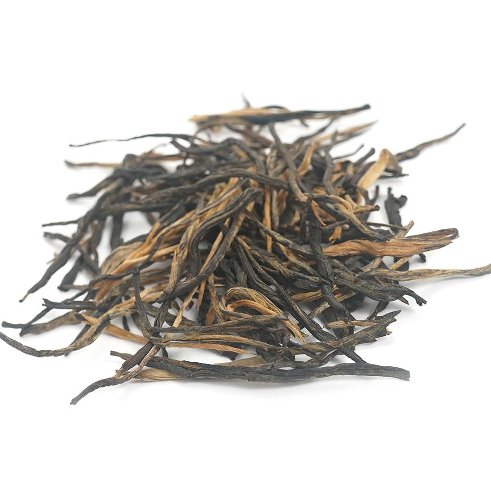 High-altitude Honey Yunnan Black Tea (Da Xue Shan) dry leaves featuring prominent golden tips.