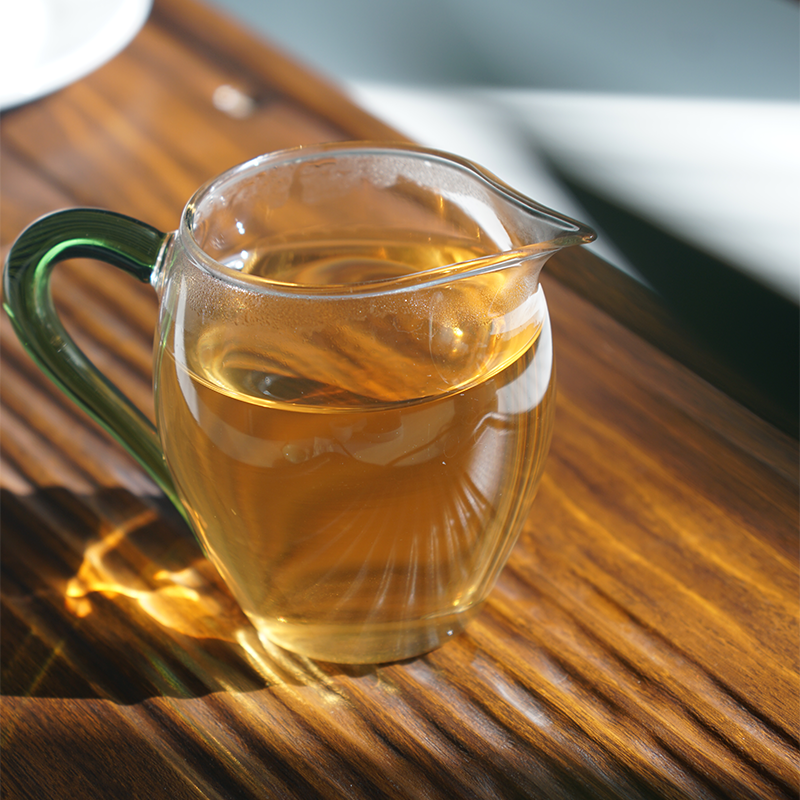 Warm honey-colored liquor of Charcoal Roasted Jin Gui oolong